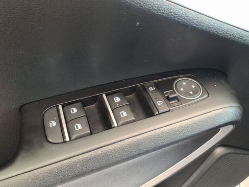 Used 2025 Kia Soul LX w/ LX Technology Package FWD image 5