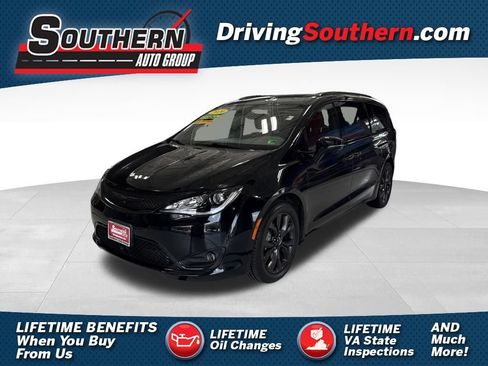 Used 2020 Chrysler Pacifica Limited w/ Quick Order Package 27H Red S FWD image 1