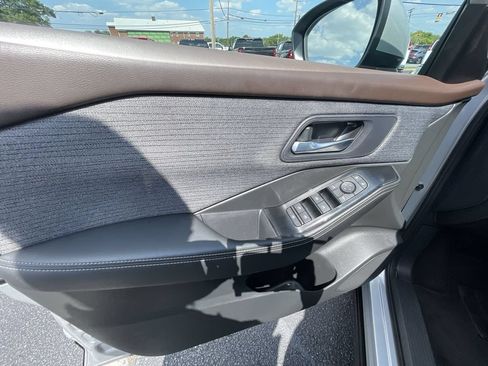 Used 2023 Nissan Rogue SV AWD/4WD image 23