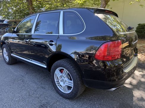 Used 2005 Porsche Cayenne Turbo AWD/4WD image 4