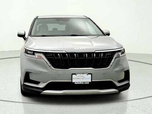 Used 2024 Kia Carnival EX FWD image 2