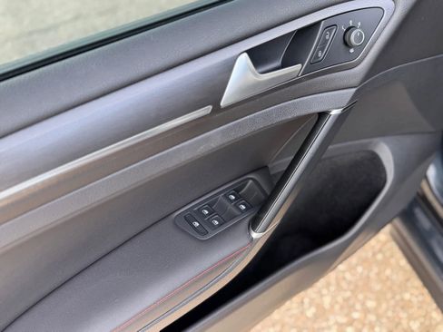 Used 2020 Volkswagen GTI SE image 21