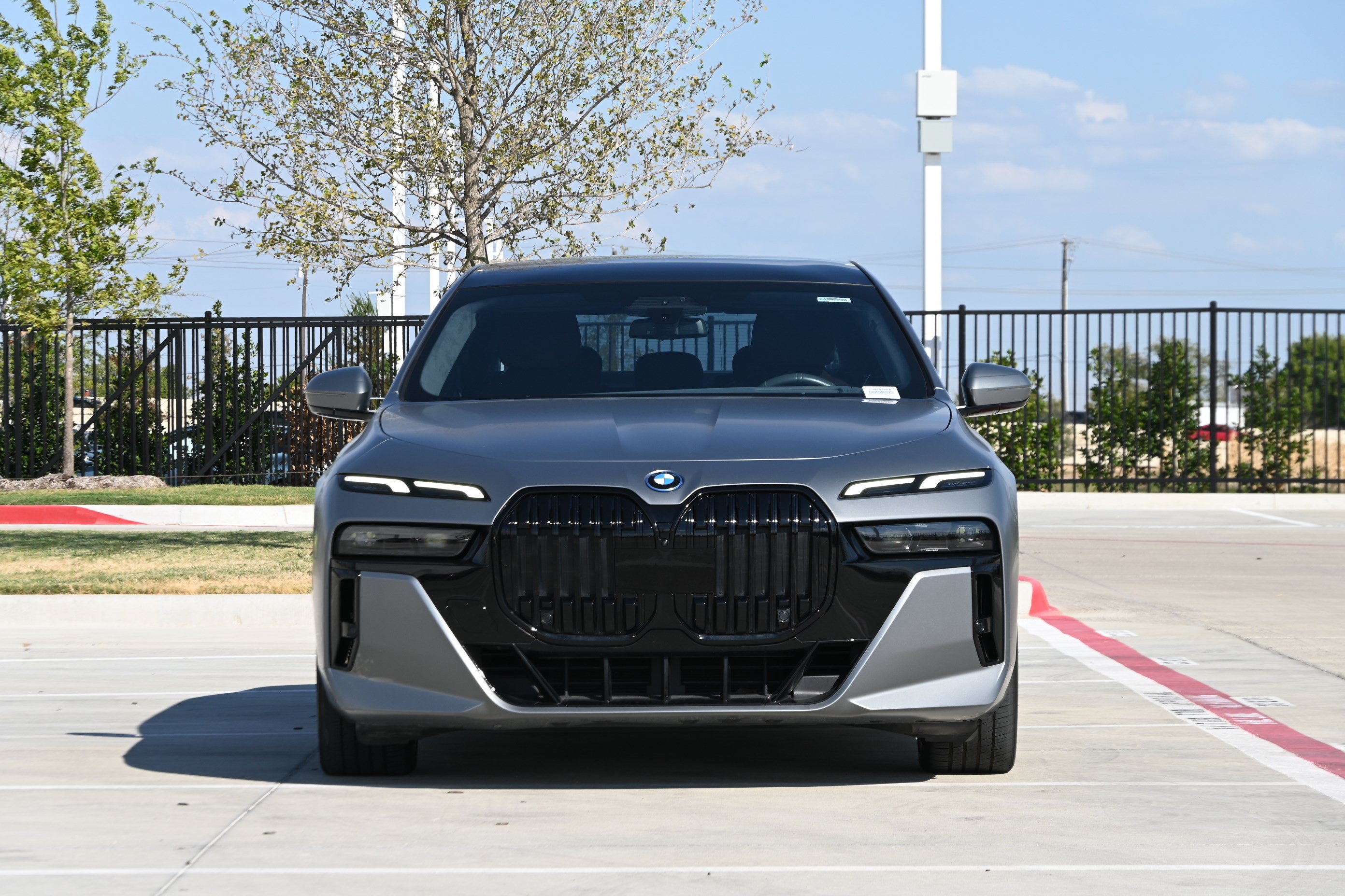 Certified 2023 BMW i7 xDrive60 AWD/4WD image 3