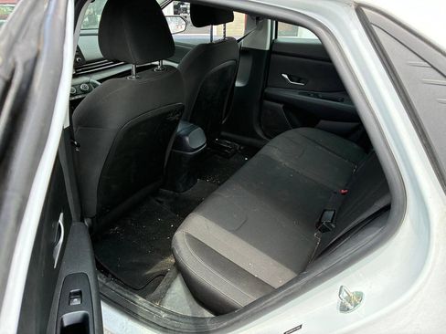 Used 2021 Hyundai Elantra SE FWD image 9