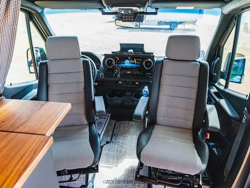 Used 2024 Mercedes-Benz Sprinter 2500 image 33