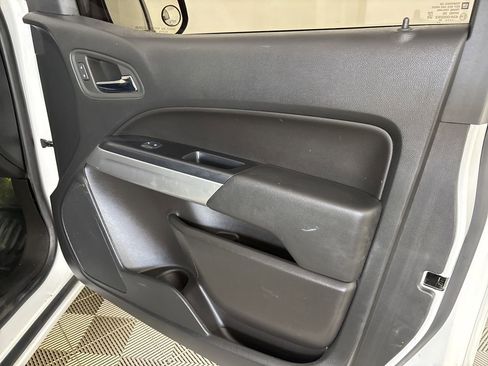 Used 2022 Chevrolet Colorado LT w/ Fleet Safety Package image 25