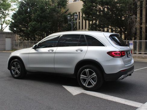 Used 2020 Mercedes-Benz GLC 300 4MATIC w/ Multimedia Package image 9
