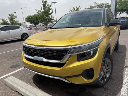 Used 2022 Kia Seltos S AWD/4WD image 2