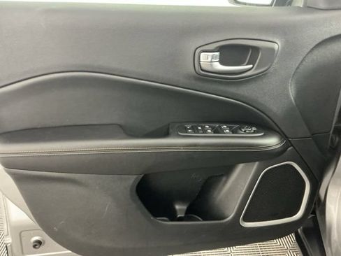 Used 2019 Jeep Compass Latitude AWD/4WD image 7