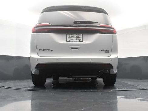 Used 2026 Chrysler Pacifica Limited w/ S Appearance Package AWD/4WD image 23