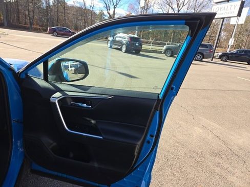 Used 2020 Toyota RAV4 XLE w/ Convenience Package image 31
