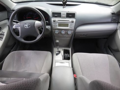 Used 2010 Toyota Camry LE image 12