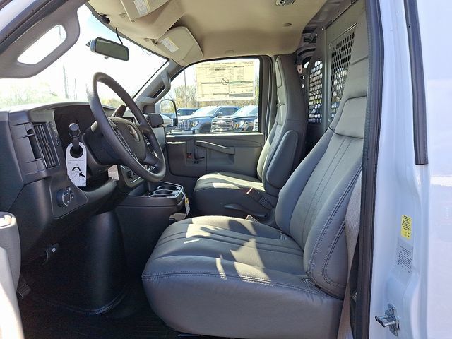 New 2025 GMC Savana 3500 w/ Driver Convenience Package RWD image 11