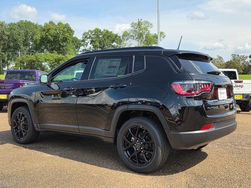 New 2026 Jeep Compass Latitude AWD/4WD image 4