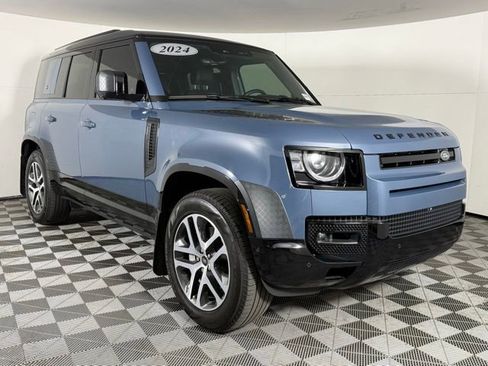 Used 2024 Land Rover Defender 110 X-Dynamic SE image 10