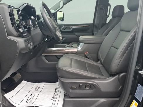 Used 2025 Chevrolet Silverado 2500 LTZ w/ LTZ Plus Package AWD/4WD image 17