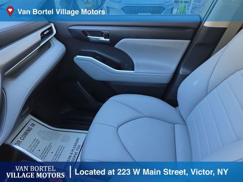 Used 2023 Toyota Highlander XLE image 20