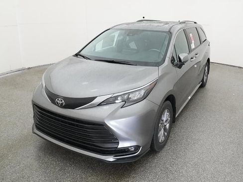 New 2026 Toyota Sienna XLE image 16