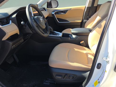 Used 2025 Toyota RAV4 XLE image 10