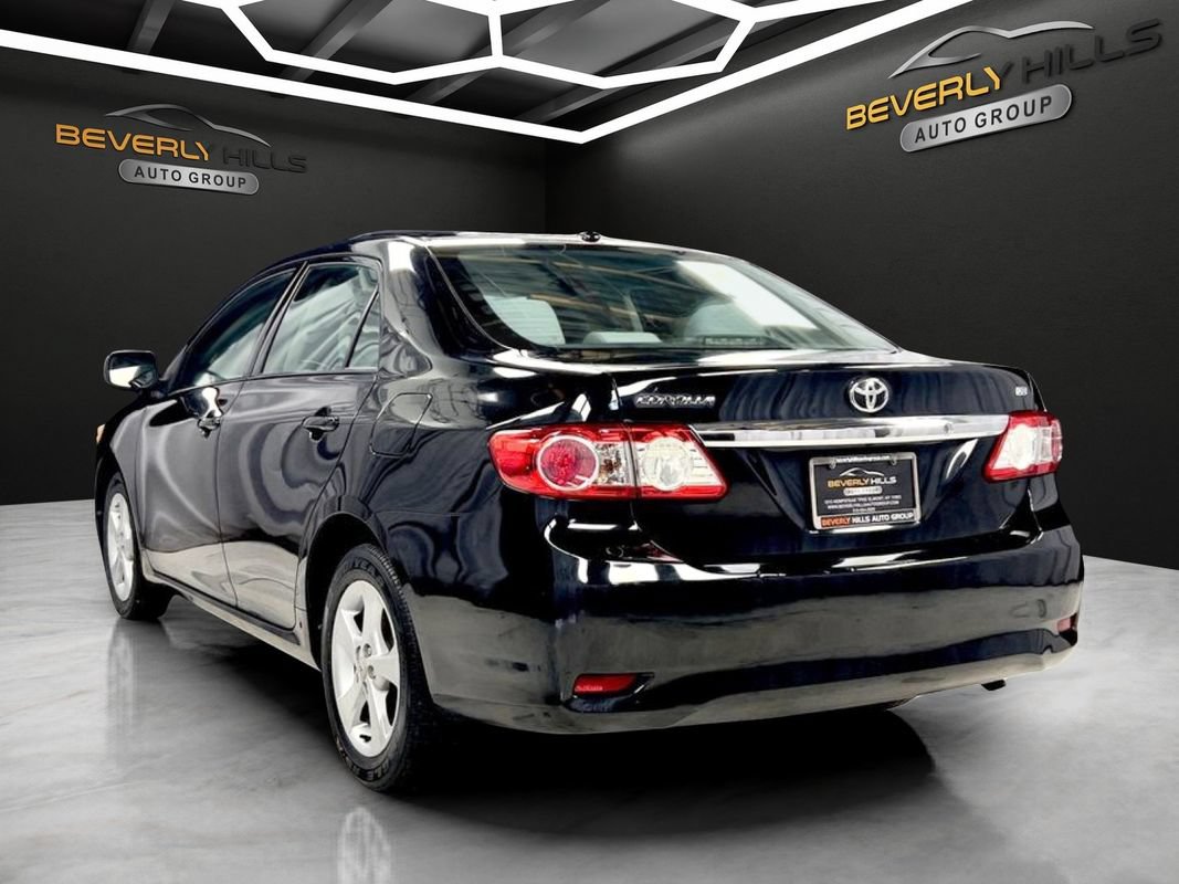 Used 2011 Toyota Corolla LE w/ Premium Pkg FWD image 3