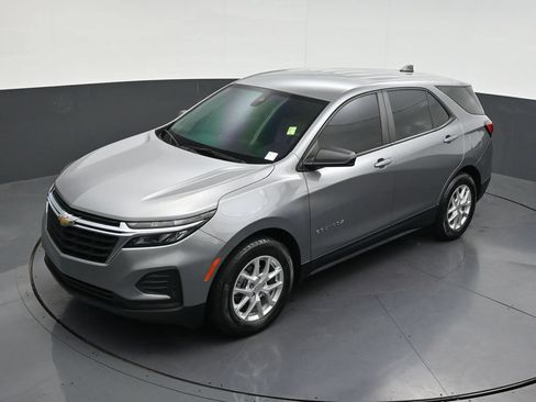 Used 2023 Chevrolet Equinox LS FWD image 16