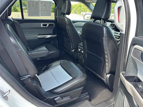 Certified 2024 Ford Explorer XLT w/ Equipment Group 202A AWD/4WD image 19