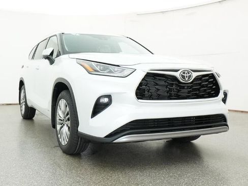 New 2026 Toyota Highlander Platinum AWD/4WD image 30