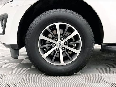 Used 2019 Ford Expedition XLT w/ Equipment Group 201A AWD/4WD image 9