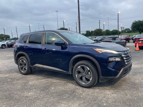 Used 2025 Nissan Rogue SV FWD image 2