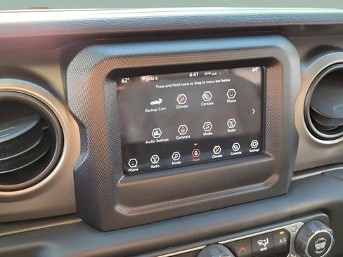 Used 2021 Jeep Gladiator Sport image 25