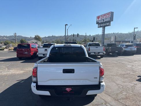 Used 2021 Toyota Tacoma TRD Off-Road image 7