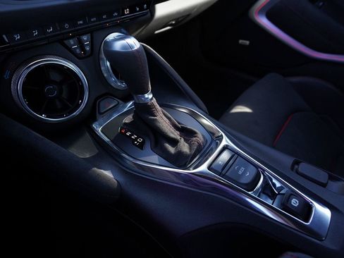 Used 2019 Chevrolet Camaro ZL1 RWD image 17