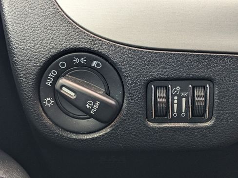 Used 2019 Dodge Grand Caravan GT image 19