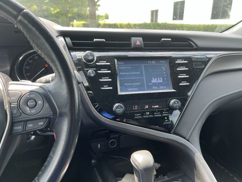 Used 2019 Toyota Camry SE FWD image 18
