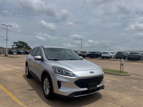 Used 2020 Ford Escape SE FWD image 2