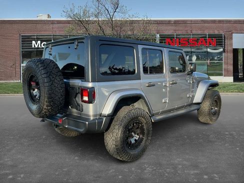Used 2018 Jeep Wrangler Unlimited Sahara image 4