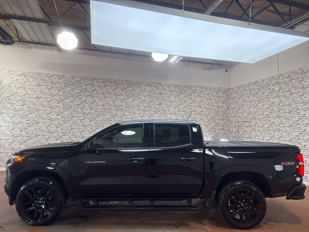 Used 2025 Chevrolet Colorado Z71 w/ Z71 Convenience Package 2 AWD/4WD image 4