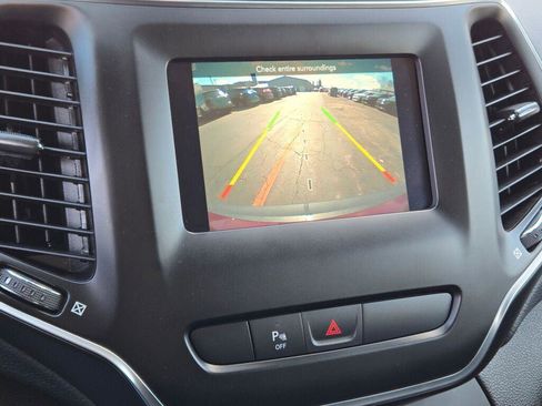 Used 2019 Jeep Cherokee Latitude Plus w/ Cold Weather Group image 26