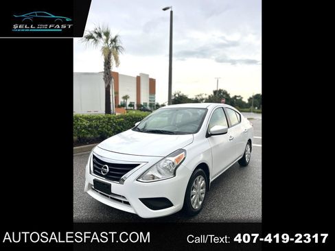 Used 2016 Nissan Versa SV FWD image 1