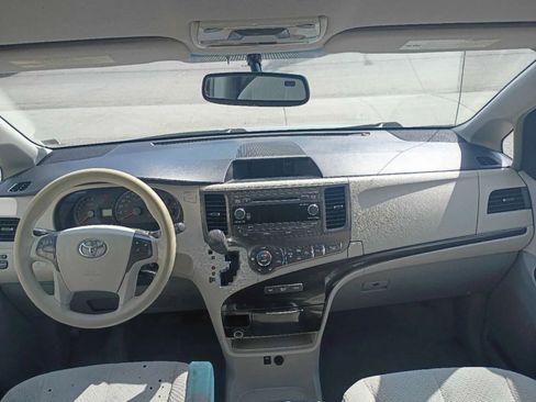 Used 2014 Toyota Sienna LE image 9