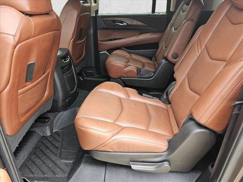 Used 2020 Cadillac Escalade ESV Premium Luxury AWD/4WD image 18