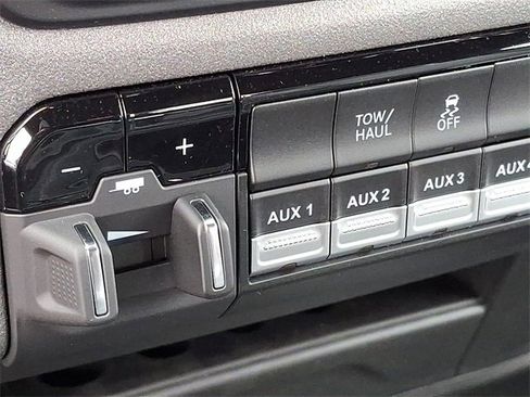 Used 2024 RAM 2500 Tradesman w/ Chrome Appearance Group image 17