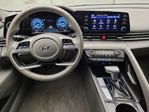 Used 2022 Hyundai Elantra SEL w/ Convenience + Premium Package image 22