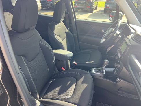 Used 2023 Jeep Renegade Latitude w/ Premium Group AWD/4WD image 19