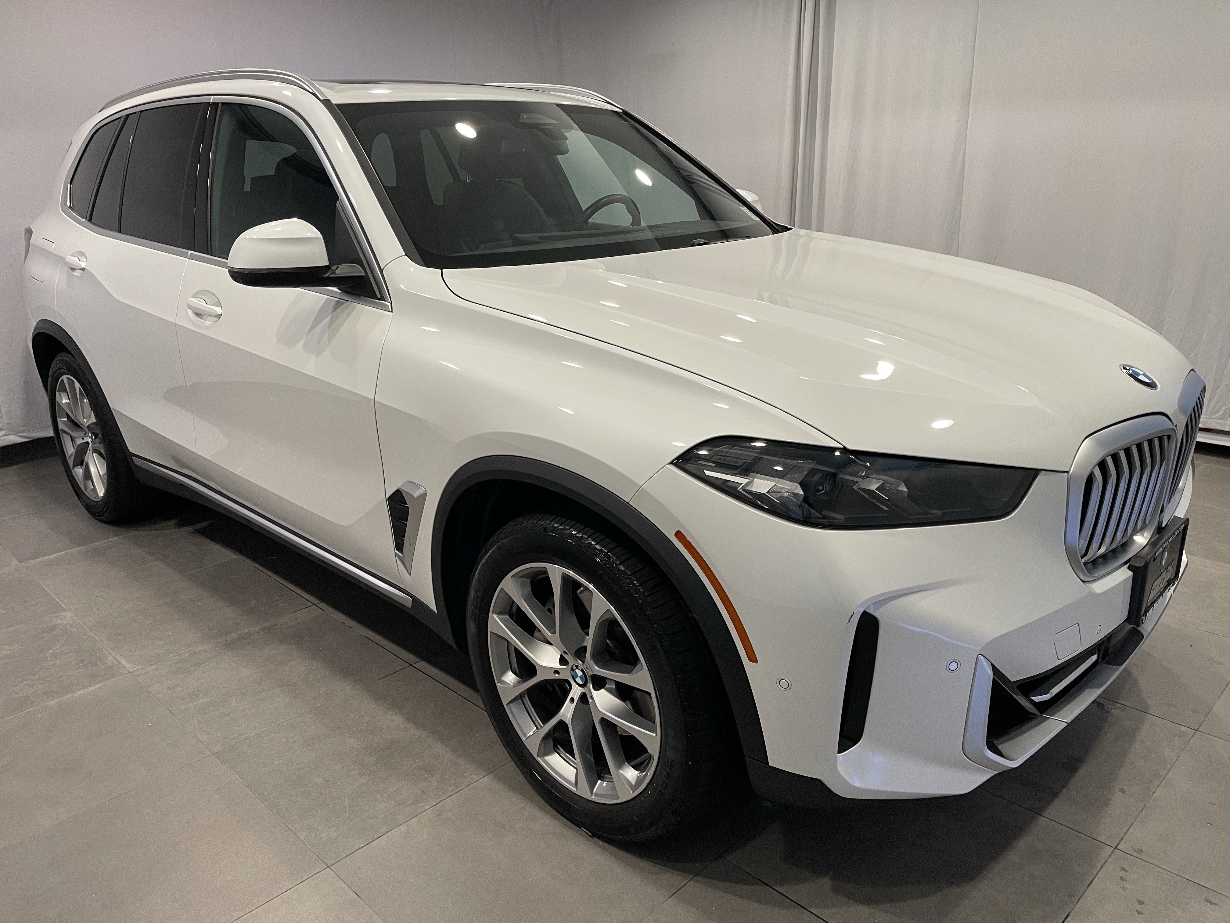 Certified 2024 BMW X5 xDrive40i w/ Parking Assistance Package AWD/4WD image 3