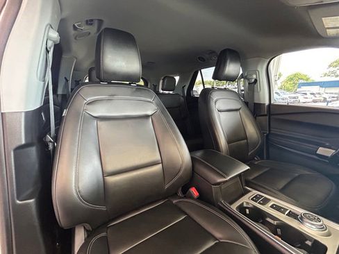 Used 2023 Ford Explorer XLT w/ Equipment Group 202A RWD image 27