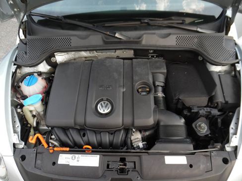 Used 2012 Volkswagen Beetle 2.5 FWD image 24