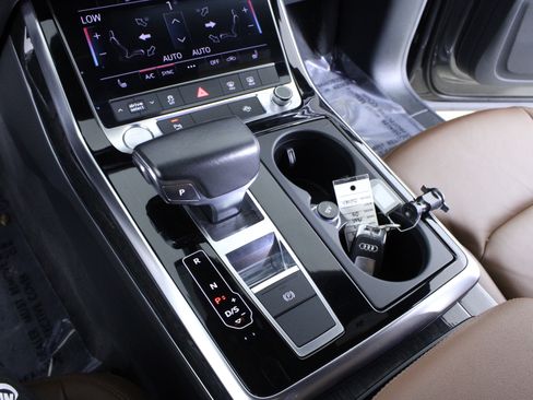 Used 2019 Audi Q8 Premium image 28