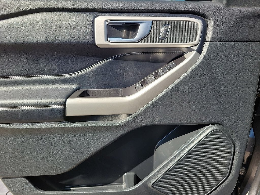 Used 2021 Ford Explorer XLT RWD image 13