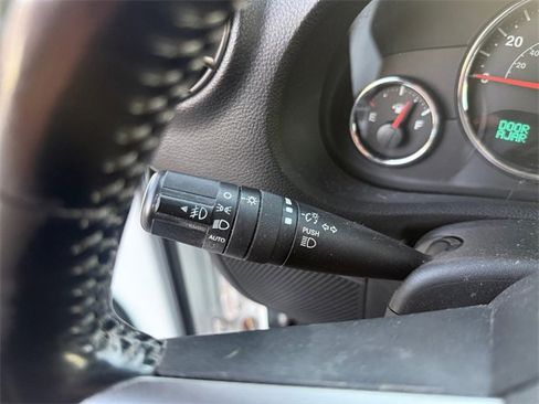 Used 2018 Jeep Wrangler Unlimited Sahara image 12